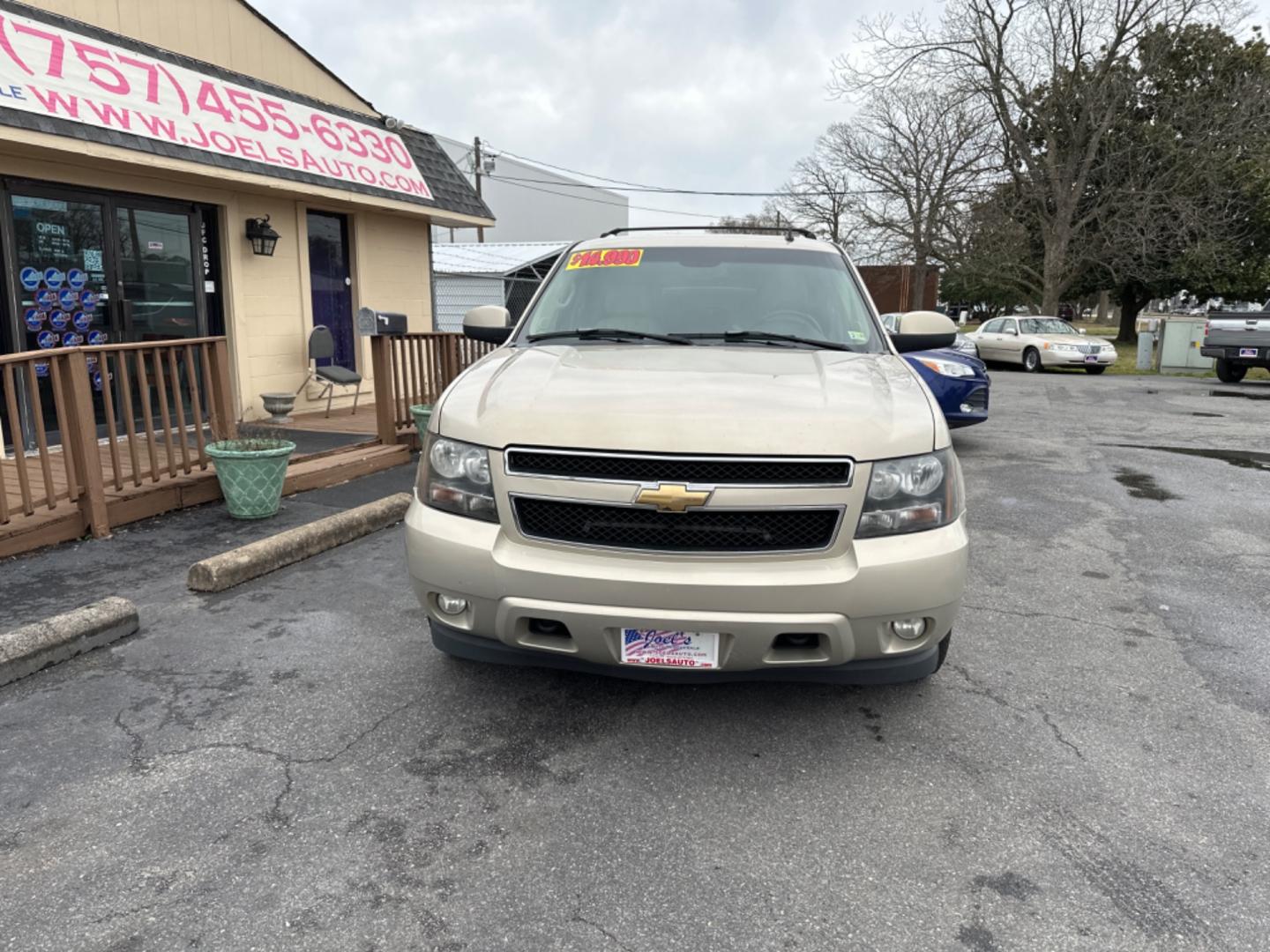 2007 Gold Chevrolet Suburban LS 1500 4WD (3GNFK163X7G) with an 5.3L V8 OHV 16V FFV engine, 4-Speed Automatic Overdrive transmission, located at 5700 Curlew Drive, Norfolk, VA, 23502, (757) 455-6330, 36.841885, -76.209412 - Photo#4